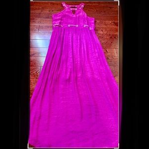 Thalía Sodi Hot Pink long dress!